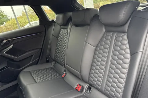 19 of 64 for Audi RS 3 RS 3 Sportback Carbon Black 400 PS S tronic