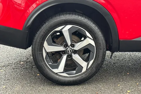 DN23OHR Nissan Qashqai 1.3 DIG-T MHEV N-Connecta XTRON Euro 6 (s/s) 5dr Thumbnail #11