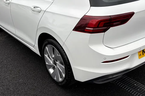 KP25CLZ Volkswagen Golf 1.5 TSI 204 Style eHybrid 5dr DSG Thumbnail #8