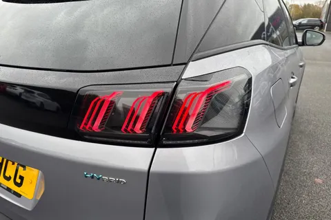 15 of 66 for PEUGEOT 3008 1.6 13.2kWh GT e-EAT Euro 6 (s/s) 5dr