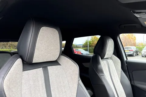 20 of 66 for PEUGEOT 3008 1.6 13.2kWh GT e-EAT Euro 6 (s/s) 5dr