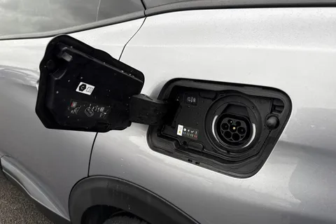 24 of 66 for PEUGEOT 3008 1.6 13.2kWh GT e-EAT Euro 6 (s/s) 5dr