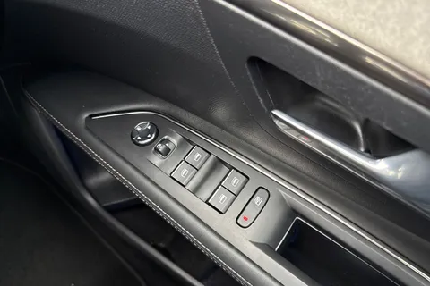 42 of 66 for PEUGEOT 3008 1.6 13.2kWh GT e-EAT Euro 6 (s/s) 5dr