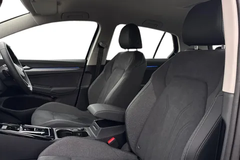 DA25PKX Volkswagen Golf 1.5 TSI 204 Style eHybrid 5dr DSG Thumbnail #11