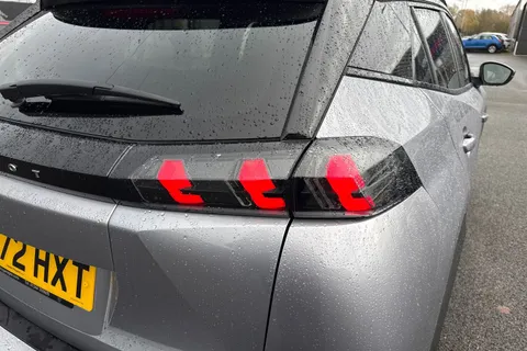 DU72HXT PEUGEOT e-2008 50kWh GT Premium Auto 5dr (7kW Charger) Thumbnail #8