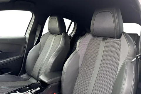 SH71DDL PEUGEOT e-208 50kWh GT Auto 5dr Thumbnail #11