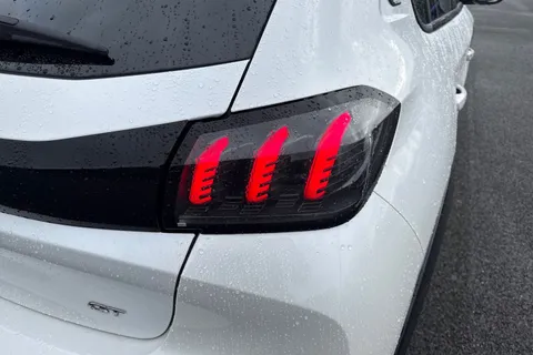 SH71DDL PEUGEOT e-208 50kWh GT Auto 5dr Thumbnail #16