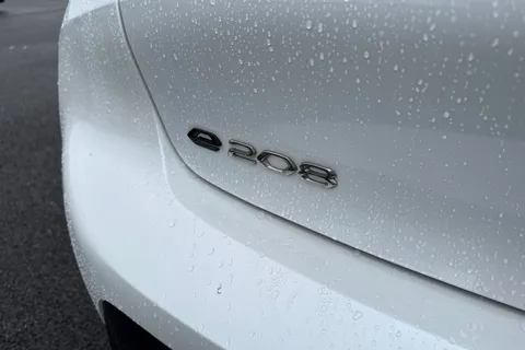 SH71DDL PEUGEOT e-208 50kWh GT Auto 5dr Thumbnail #34