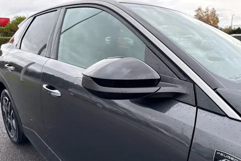 KS74FYX PEUGEOT 3008 1.2 HYBRID GT e-DSC6 Euro 6 (s/s) 5dr Thumbnail #37