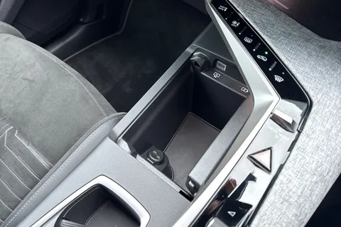 KS74FYX PEUGEOT 3008 1.2 HYBRID GT e-DSC6 Euro 6 (s/s) 5dr Thumbnail #59