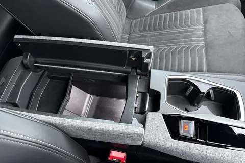 KS74FYX PEUGEOT 3008 1.2 HYBRID GT e-DSC6 Euro 6 (s/s) 5dr Thumbnail #61