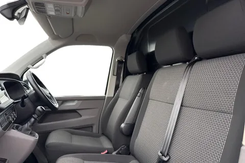 DG74EAO Volkswagen Transporter 2.0 TDI 110 Highline Van Thumbnail #16