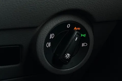 DG74EAO Volkswagen Transporter 2.0 TDI 110 Highline Van Thumbnail #46