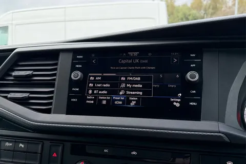 DG74EAO Volkswagen Transporter 2.0 TDI 110 Highline Van Thumbnail #48