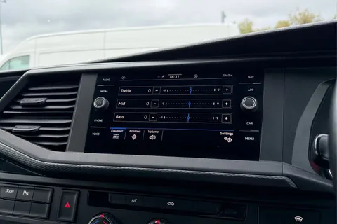 DG74EAO Volkswagen Transporter 2.0 TDI 110 Highline Van Thumbnail #53