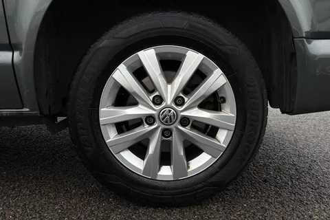 DG74EWZ Volkswagen Transporter 2.0 TDI 110 Highline Van Thumbnail #12