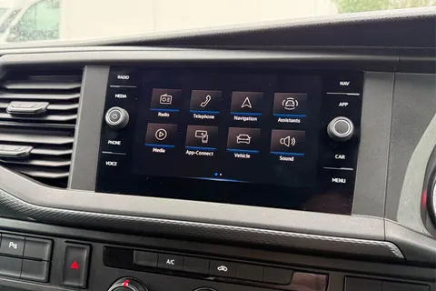 DG74EWZ Volkswagen Transporter 2.0 TDI 110 Highline Van Thumbnail #17