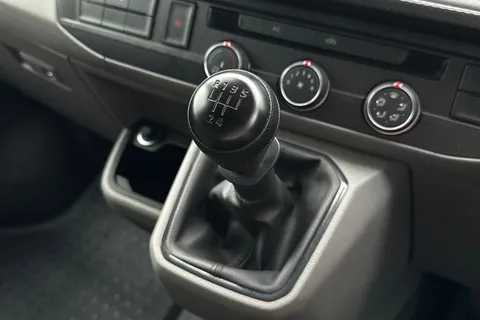 DG74EWZ Volkswagen Transporter 2.0 TDI 110 Highline Van Thumbnail #23