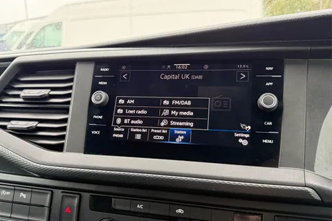 DG74EWZ Volkswagen Transporter 2.0 TDI 110 Highline Van Thumbnail #47