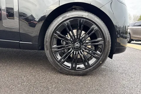 Land Rover Range Rover 3.0 D300 MHEV Edition Auto 4WD Euro 6 (s/s) 5dr Thumbnail #9