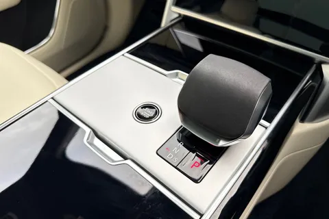 Land Rover Range Rover 3.0 D300 MHEV Edition Auto 4WD Euro 6 (s/s) 5dr Thumbnail #17