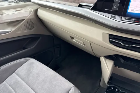 DG75BZN Volkswagen Multivan 2.0 TDI Style 5dr DSG Thumbnail #20