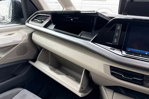 DG75BZN Volkswagen Multivan 2.0 TDI Style 5dr DSG Thumbnail #37