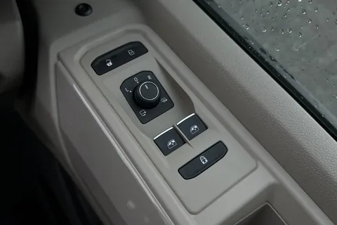 DG75BZN Volkswagen Multivan 2.0 TDI Style 5dr DSG Thumbnail #39