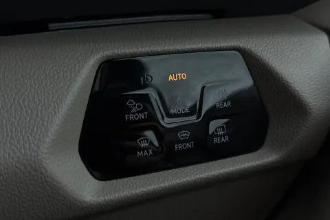 DG75BZN Volkswagen Multivan 2.0 TDI Style 5dr DSG Thumbnail #40