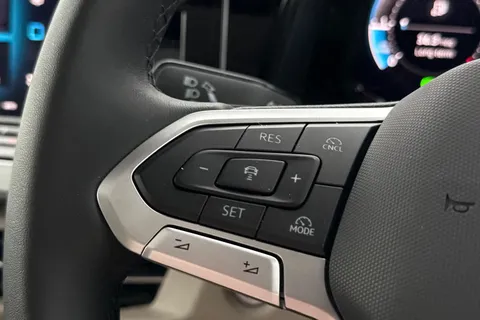 DG75BZN Volkswagen Multivan 2.0 TDI Style 5dr DSG Thumbnail #42