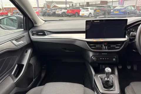 15 of 48 for Ford Focus 1.0T EcoBoost Titanium Euro 6 (s/s) 5dr