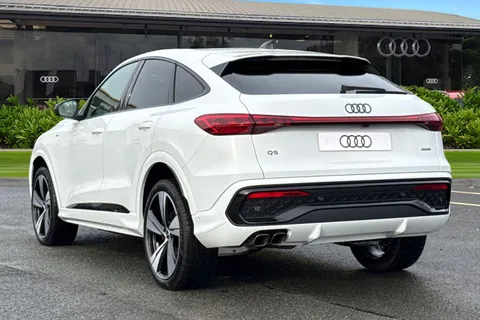  Audi Q5 2.0 TDI Edition 1 Sportback S Tronic quattro Euro 6 (s/s) 5dr Thumbnail #3
