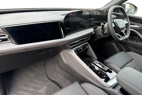  Audi Q5 2.0 TDI Edition 1 Sportback S Tronic quattro Euro 6 (s/s) 5dr Thumbnail #9