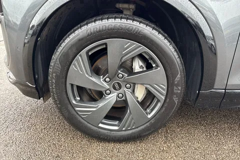 10 of 60 for Audi Q6 E-Tron Q6 SUV S line e-tron quattro 285,00 kW