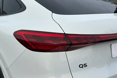  Audi Q5 2.0 TDI Edition 1 Sportback S Tronic quattro Euro 6 (s/s) 5dr Thumbnail #16