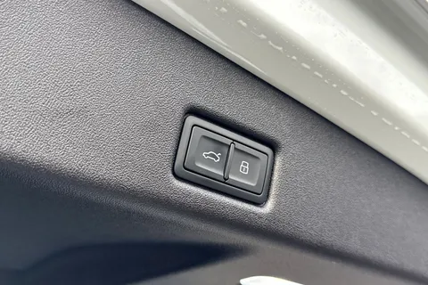  Audi Q5 2.0 TDI Edition 1 Sportback S Tronic quattro Euro 6 (s/s) 5dr Thumbnail #38