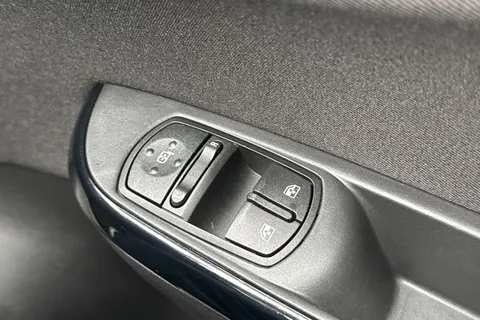 DH18OBU Vauxhall Corsa 1.4i ecoTEC SRi Euro 6 5dr Thumbnail #33