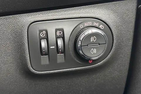 DH18OBU Vauxhall Corsa 1.4i ecoTEC SRi Euro 6 5dr Thumbnail #34