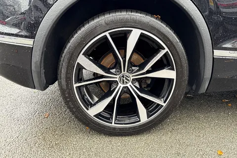 ML72EMX Volkswagen Tiguan 1.5 TSI 150 R-Line 5dr DSG | Heated Seats | Navigation Thumbnail #12