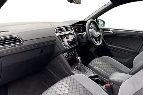 ML72EMX Volkswagen Tiguan 1.5 TSI 150 R-Line 5dr DSG | Heated Seats | Navigation Thumbnail #16