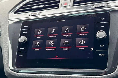 ML72EMX Volkswagen Tiguan 1.5 TSI 150 R-Line 5dr DSG | Heated Seats | Navigation Thumbnail #28