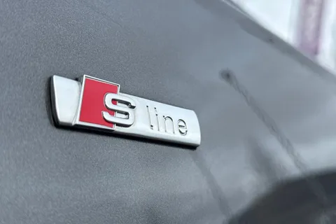 25 of 51 for Audi A6 Saloon S line 50 TFSI e quattro 299 PS S tronic