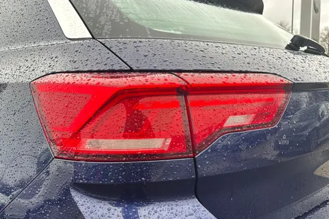 MC19UCY Volkswagen T-Roc 1.6 TDI SE 5dr Thumbnail #8