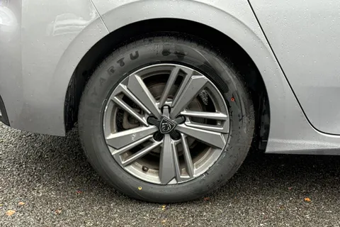 YA23JXN PEUGEOT 308 1.2 PureTech Active Premium EAT Euro 6 (s/s) 5dr Thumbnail #23