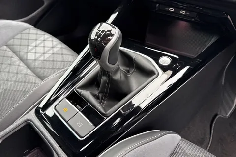 DE24AFX Volkswagen Golf 1.5 TSI 150 R-Line 5dr |ACC | Spare Wheel | Navigation Thumbnail #21