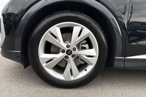 10 of 55 for Audi Q4 e-tron Q4 S line 45 e-tron 210,00 kW