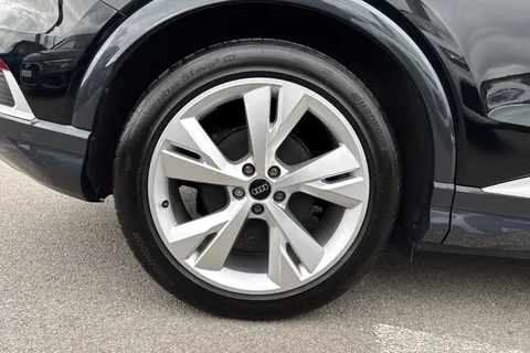 11 of 55 for Audi Q4 e-tron Q4 S line 45 e-tron 210,00 kW