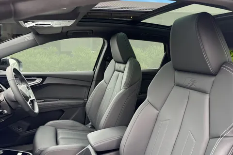 15 of 55 for Audi Q4 e-tron Q4 S line 45 e-tron 210,00 kW