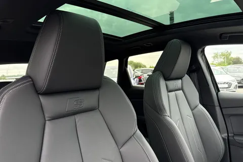 23 of 55 for Audi Q4 e-tron Q4 S line 45 e-tron 210,00 kW