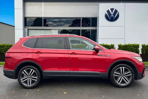 SY73VYN Volkswagen Tiguan Allspace 2.0 TDI 200 4Motion Elegance 5dr DSG | Tow Bar | Heated Seats Thumbnail #4